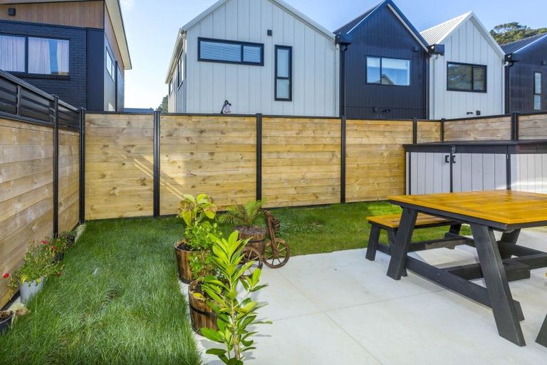Photo of property in 18 Dahl Drive, Wallaceville, Upper Hutt, 5018