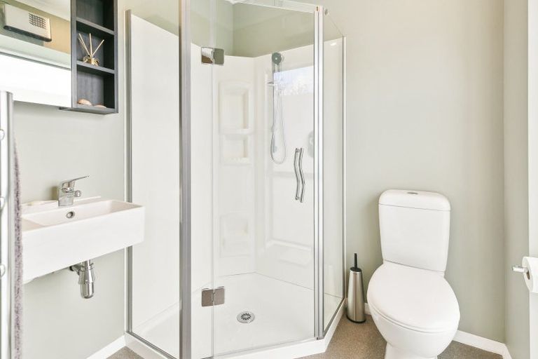 Photo of property in 8 Saint Johns Terrace, Tawa, Wellington, 5028