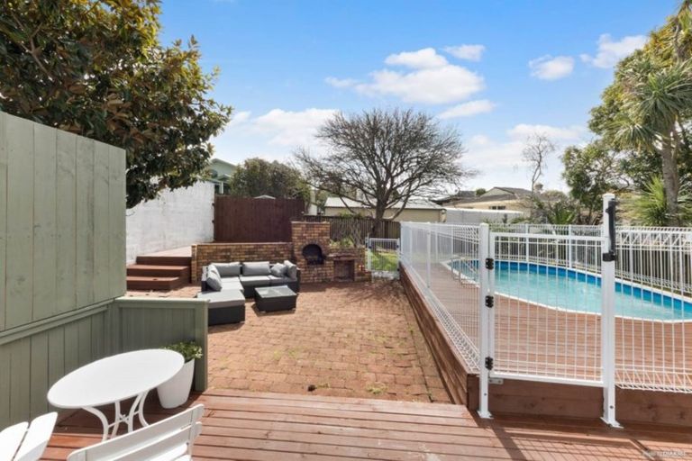 Photo of property in 34 Felgrove Street, Glendene, Auckland, 0602