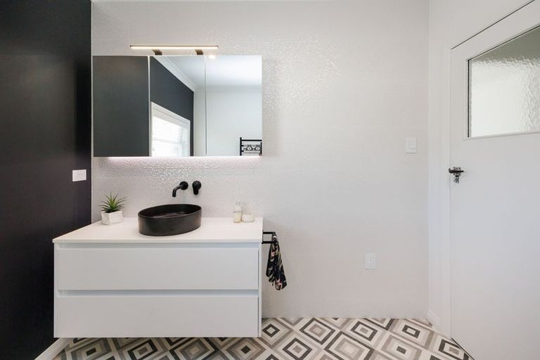 Photo of property in 30 Lincoln Terrace, Hokowhitu, Palmerston North, 4410