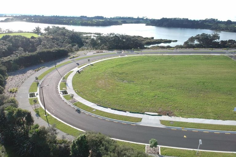 Photo of property in 28 Omahuru Road, Glenbrook, 2681