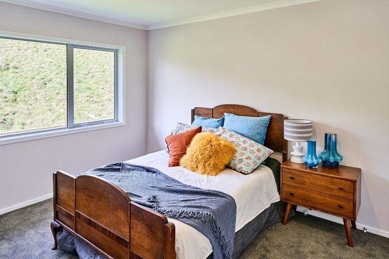 Photo of property in 113 Queen Charlotte Drive, Aotea, Porirua, 5024