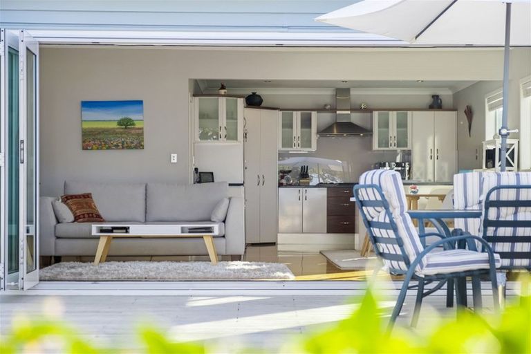 Photo of property in 23 Shelly Beach Parade, Cockle Bay, Auckland, 2014