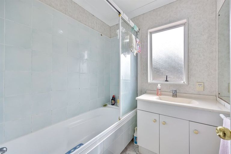 Photo of property in 10 Belvedere Court, West Harbour, Auckland, 0618