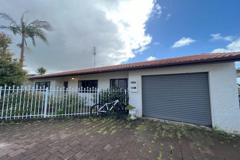 Photo of property in 1/19 Sturm Avenue, Massey, Auckland, 0614