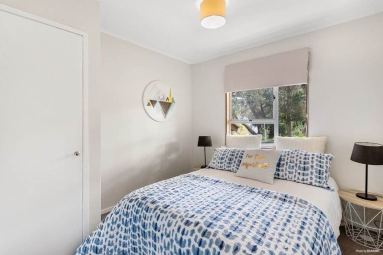 Photo of property in 62 Easton Park Parade, Glenfield, Auckland, 0629