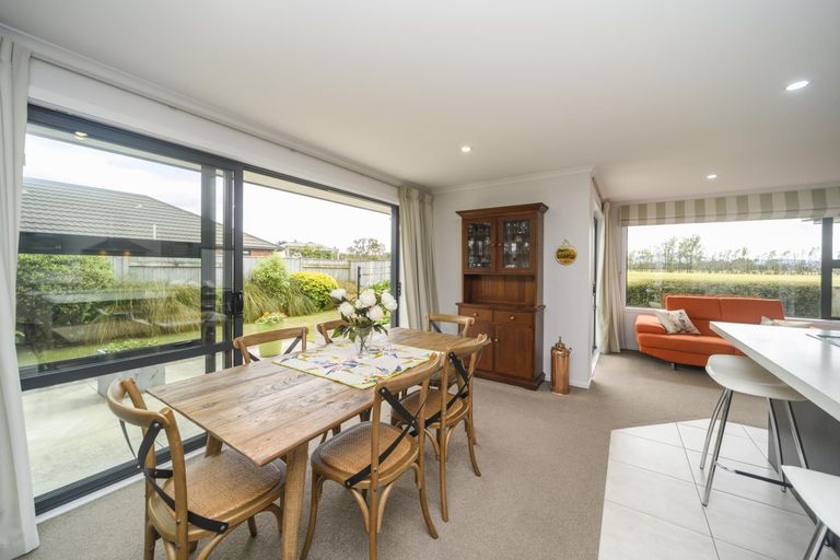 Photo of property in 15 Lorenzo Place, Kelvin Grove, Palmerston North, 4414