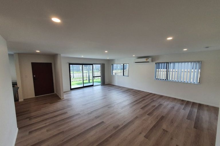 Photo of property in 52 Black Beech Crescent, Takanini, 2110