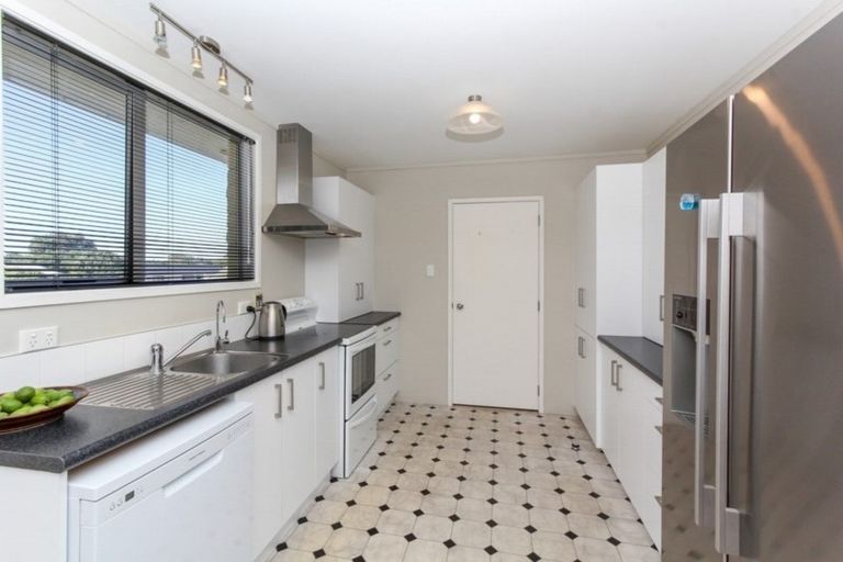 Photo of property in 4 Kelvin Place, Westown, New Plymouth, 4310