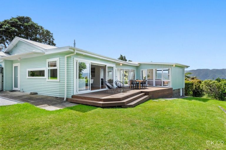 Photo of property in 34 Miromiro Road, Normandale, Lower Hutt, 5010