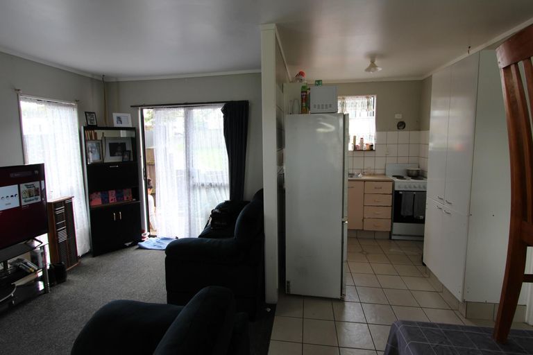 Photo of property in 2/16 Silver Creek Road, Weymouth, Auckland, 2103