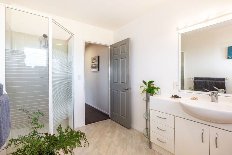 Photo of property in 56 Molyneux Close, Whitby, Porirua, 5024