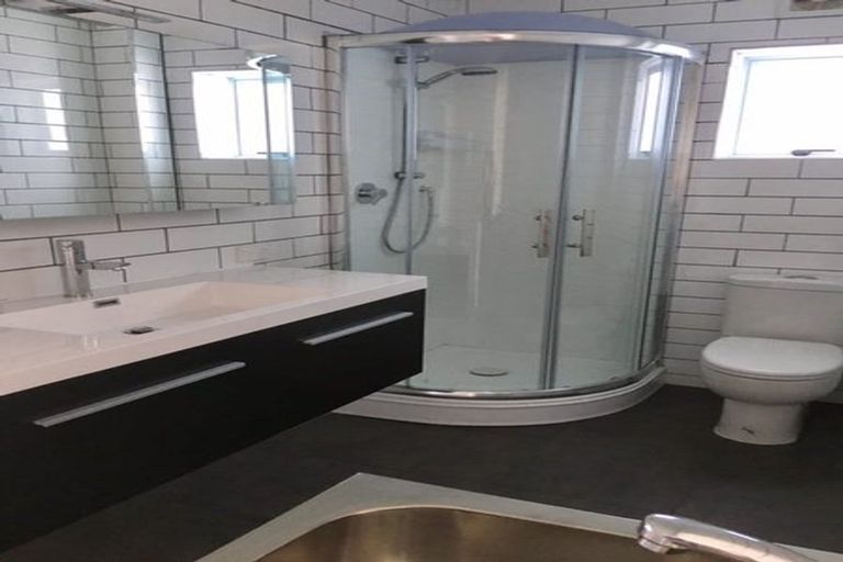 Photo of property in 27 Sunset Road, Totara Vale, Auckland, 0632