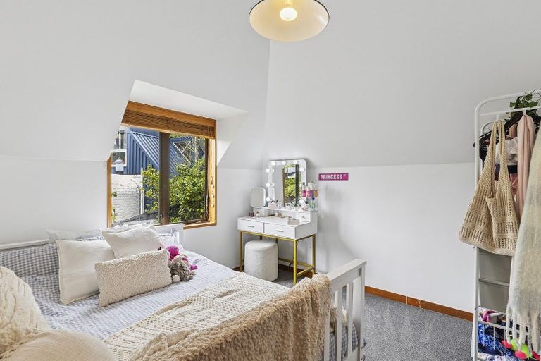 Photo of property in 50 Amapur Drive, Khandallah, Wellington, 6035