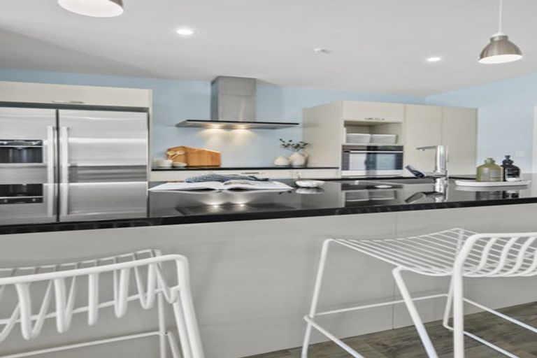 Photo of property in 28 Robertson Street, Raglan, 3225