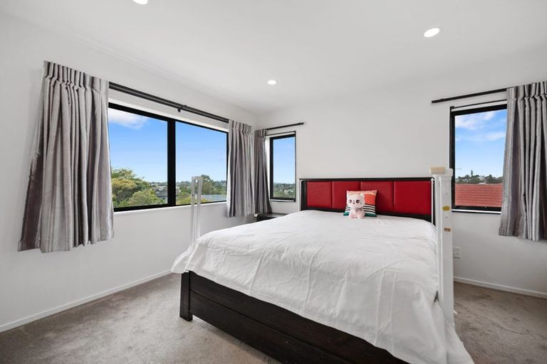 Photo of property in 25a Athena Drive, Totara Vale, Auckland, 0629