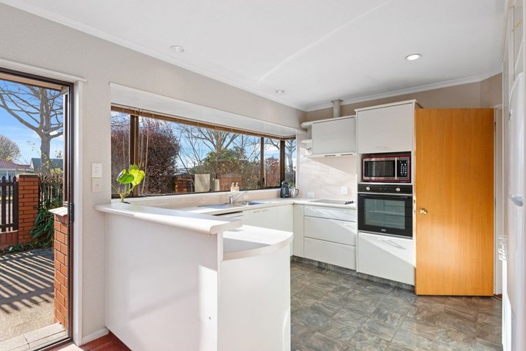 Photo of property in 1/423 Harewood Road, Harewood, Christchurch, 8051