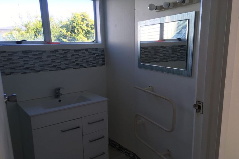 Photo of property in 1 Waiau Street, Torbay, Auckland, 0630