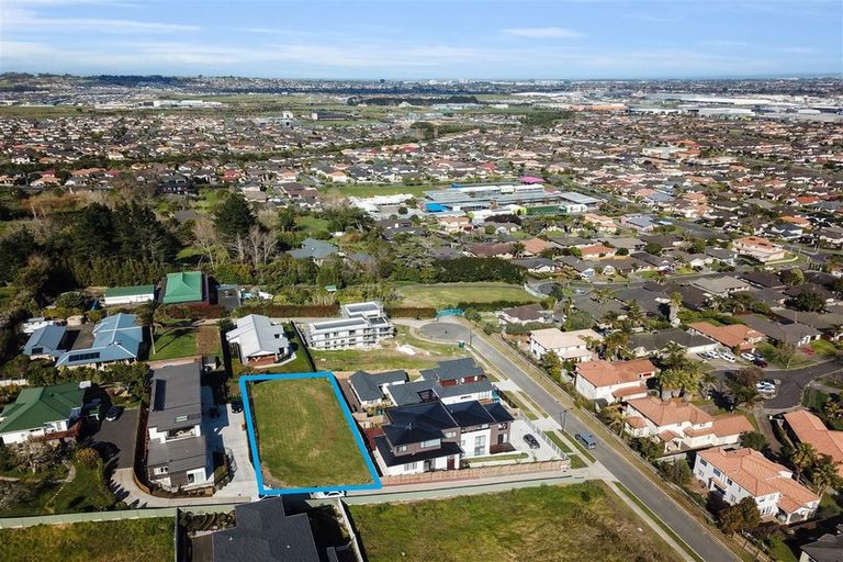 Photo of property in 22 Roxborough Place, East Tamaki Heights, Auckland, 2016