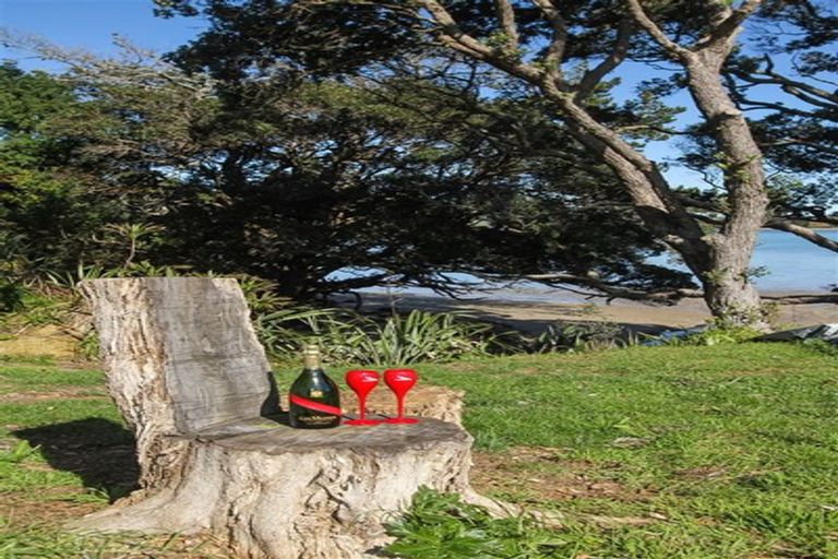 Photo of property in 100 Wharf Road, Clarks Beach, Pukekohe, 2679