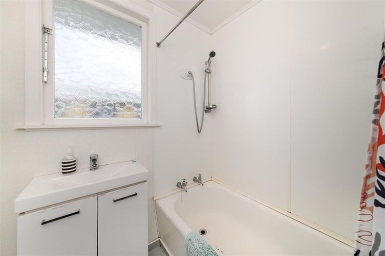 Photo of property in 19 Fergusson Street, Marton, 4710