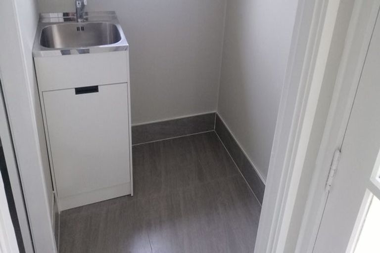 Photo of property in 5 Spinella Drive, Bayview, Auckland, 0629