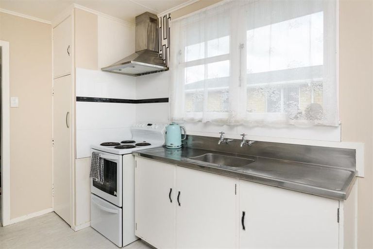 Photo of property in 19 Fergusson Street, Marton, 4710