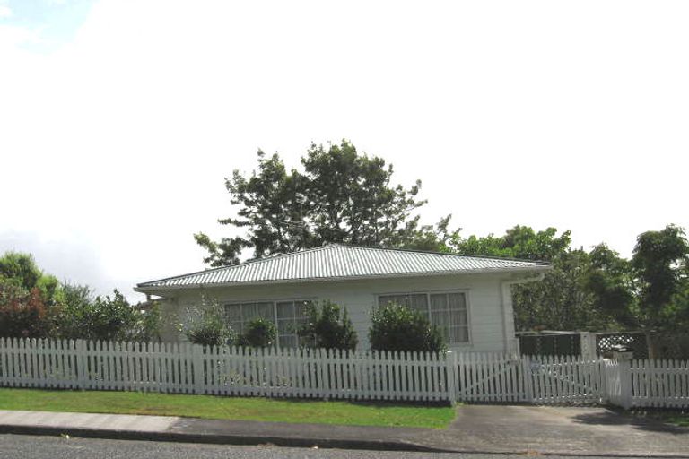 Photo of property in 27 Waari Avenue, Sunnyvale, Auckland, 0612