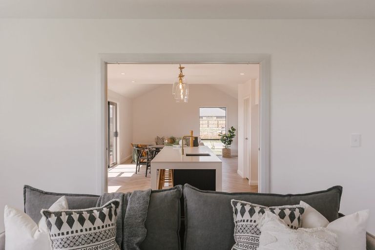 Photo of property in 5 Corsica Court, Fitzherbert, Palmerston North, 4410