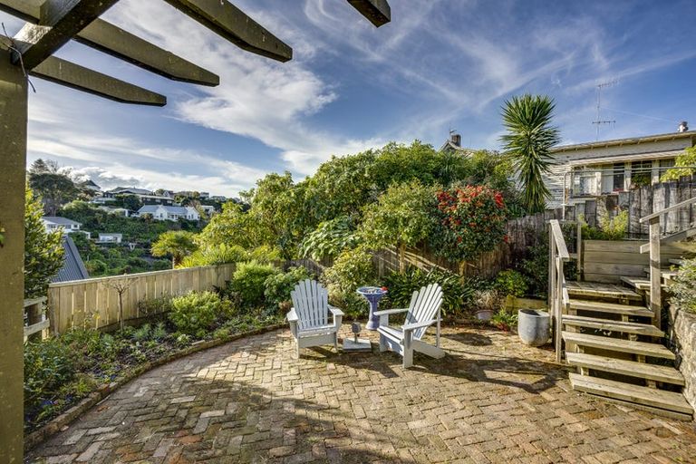 Photo of property in 18 Hadfield Terrace, Bluff Hill, Napier, 4110