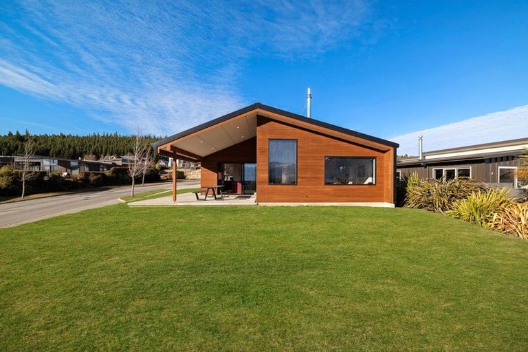 Photo of property in 20 Infinity Drive, Wanaka, 9305