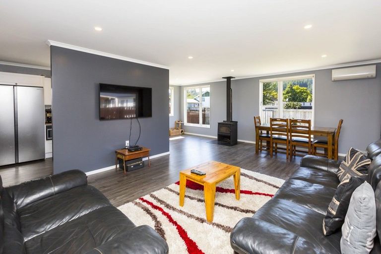 Photo of property in 53 Oregon Drive, Maoribank, Upper Hutt, 5018
