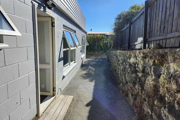 Photo of property in 41 Pohutukawa Avenue, Red Beach, 0932