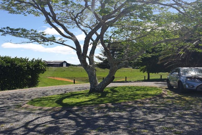 Photo of property in 42 Codlin Road, Waiuku, 2683