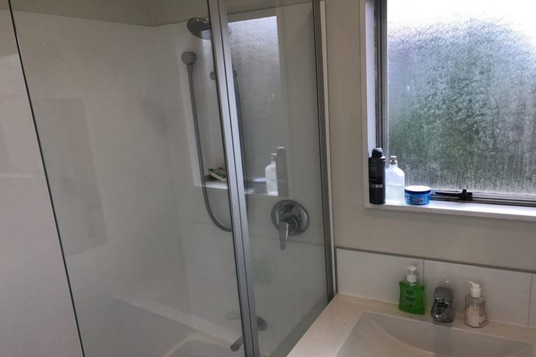 Photo of property in 2/48 Sandgate Avenue, Botany Downs, Auckland, 2010