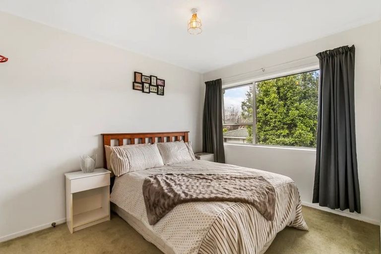 Photo of property in 1/27 Mannering Place, Hillcrest, Auckland, 0627