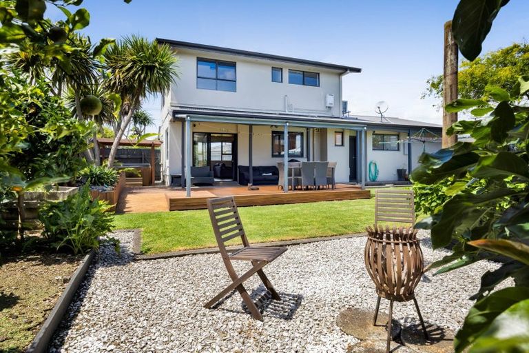 Photo of property in 164 Tukapa Street, Westown, New Plymouth, 4310