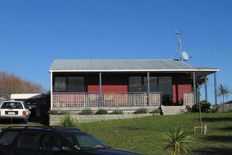 Photo of property in 10 Trig Hill Terrace, Waikanae Beach, Waikanae, 5036