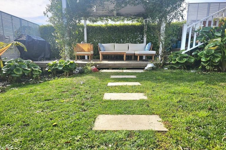 Photo of property in 27 Exminster Street, Blockhouse Bay, Auckland, 0600