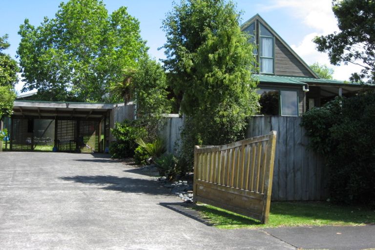 Photo of property in 11 Tokay Place, Huapai, Kumeu, 0810