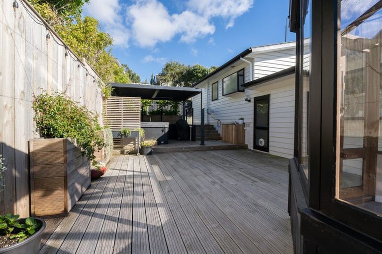 Photo of property in 8 Hillview Crescent, Paparangi, Wellington, 6037