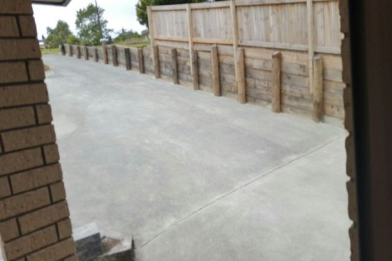 Photo of property in 13 Thomas Rea Place, Te Atatu South, Auckland, 0610