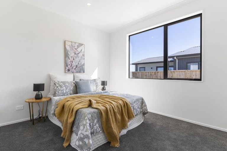 Photo of property in 21 Korowhiti Road, Clarks Beach, 2122