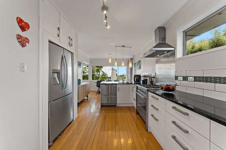 Photo of property in 2/71 Deep Creek Road, Waiake, Auckland, 0630