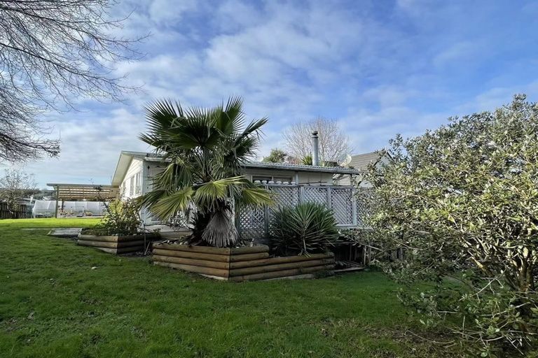 Photo of property in 108 Kemp Road, Massey, Auckland, 0614