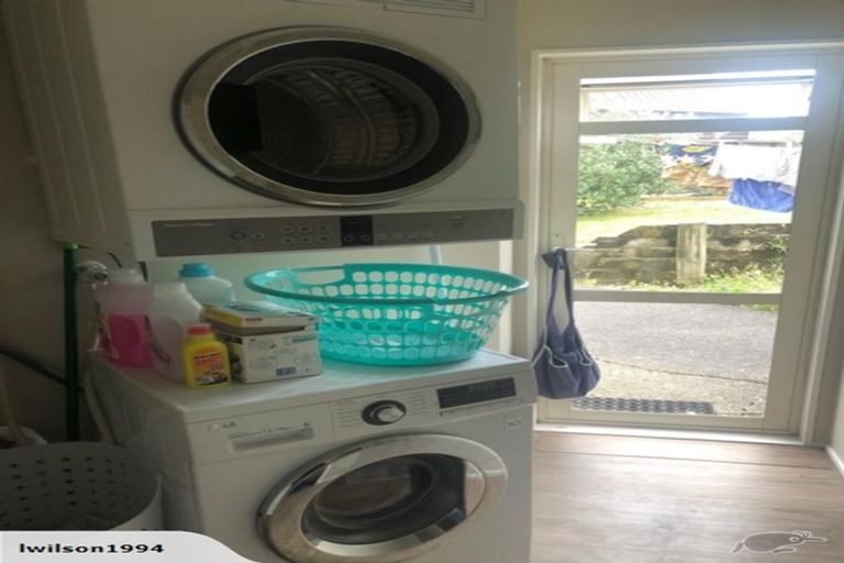 Photo of property in 4 Ellangowan Road, Waiake, Auckland, 0630