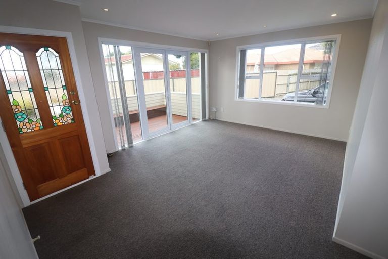 Photo of property in 81 Sturges Road, Henderson, Auckland, 0612