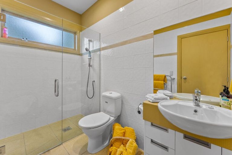 Photo of property in 744 Waitakere Road, Kumeu, 0891