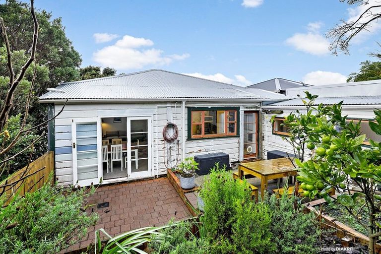 Photo of property in 21 Charlotte Avenue, Brooklyn, Wellington, 6021