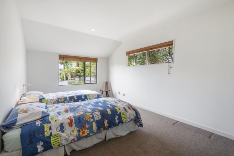 Photo of property in 68 Saddleback Rise, Murrays Bay, Auckland, 0630